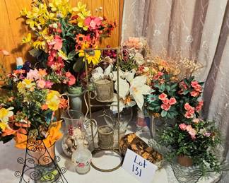 Lot 131 Floral decor