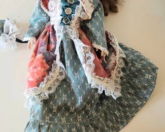 Lot 100 Vintage doll