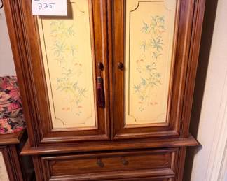Lot 225 Armoire