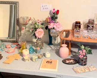 Lot 222 Assorted decor