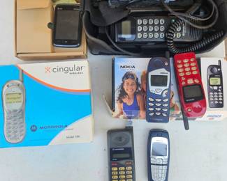 Lot 19 Cell Phones