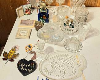 Lot 129 Clear glassware decor