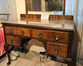 Lot 160 Antique vanity