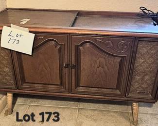 Lot 173 Vintage turntable