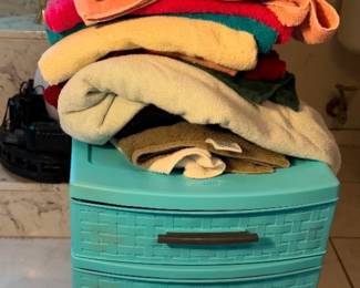 Lot 231 storage linens