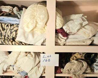 Lot 168 Assorted linens