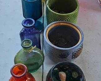 Lot 94 Glass pottery vases