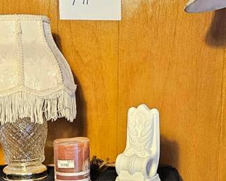 Lot 191 Lamp and decor
