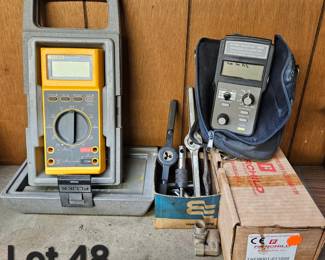 Lot 48 Fluke multimeter Altek Calibrator