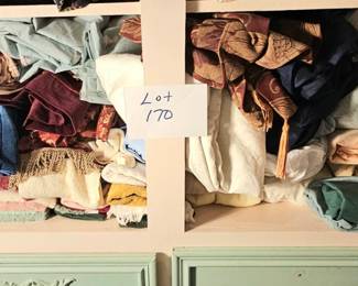 Lot 170 Assorted linens