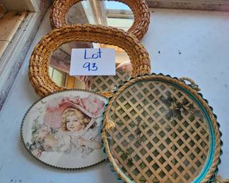 Lot 93 Collection of wall decor