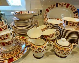 "Queen's Imari" dinnerware