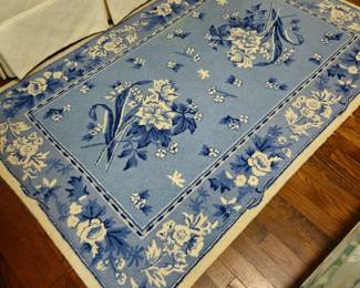 3x5 blue and white rug