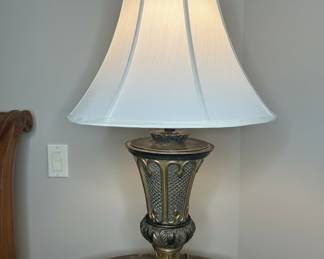 Vintage Neoclassical Style Urn Table Lamp