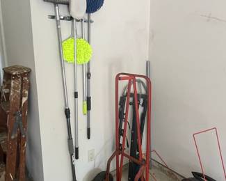 Convertible Hand Truck with Pneumatic Wheels