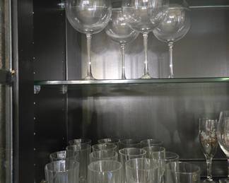 Mixed glassware lot: wine glasses, tumblers, champagne flutes
