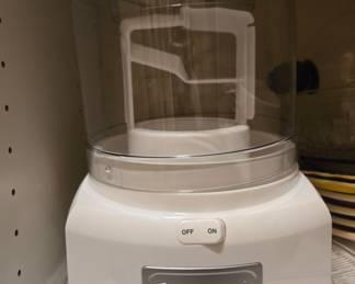 Cuisinart white food processor, small kitchen appliance