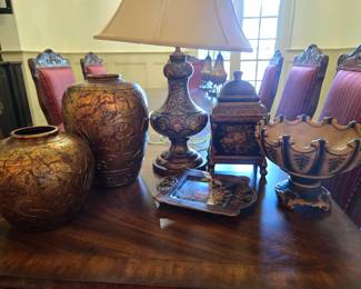 Decorative gilt vases, lamp, box & tray set