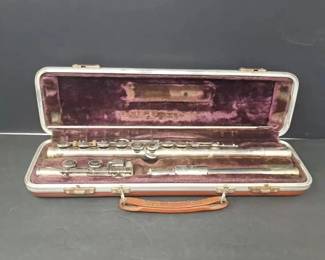 Vintage TE Olds Son Ambassador Flute With Case