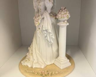 vintage Avon President's Club Mrs. Albee Musical Bridal Figurine on a rotating music box base