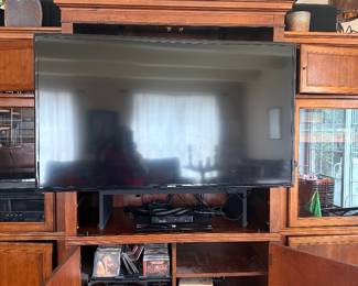 72 inch TV enlarge three-piece entertainment center