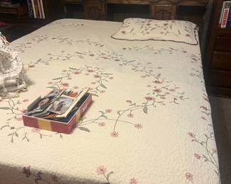 Queen bed, adjustable foundation