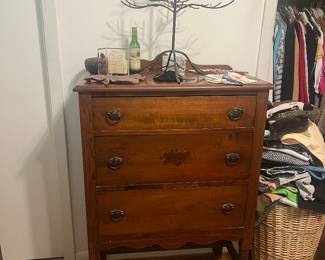 Petite chest of drawers