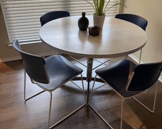 Table with 4 chairs