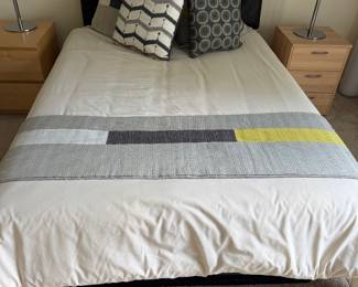 Full Bed with pillows and Comforter