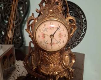 Mantel clock