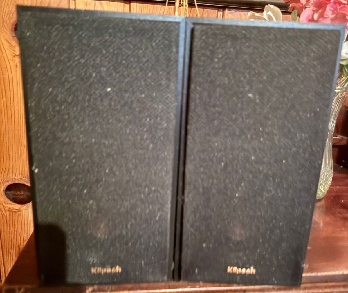 Klipsch KG 2.5 Bookshelf Speakers