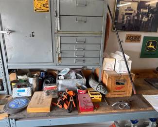 Great Auto Lot With Cabinet And Shelves