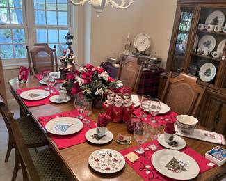 six chairs dining table/Christmas dishes