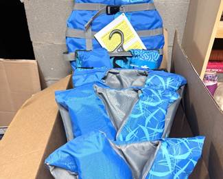 New with tags lifejackets