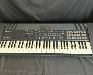 Roland EM305 Intelligent Synthesizer Keyboard