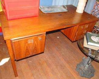 Paul McCobb Desk