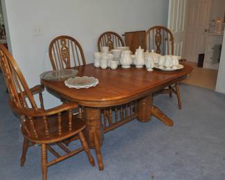 Wonderful Oak Table and Chairs 