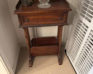 Cutie vintage telephone table