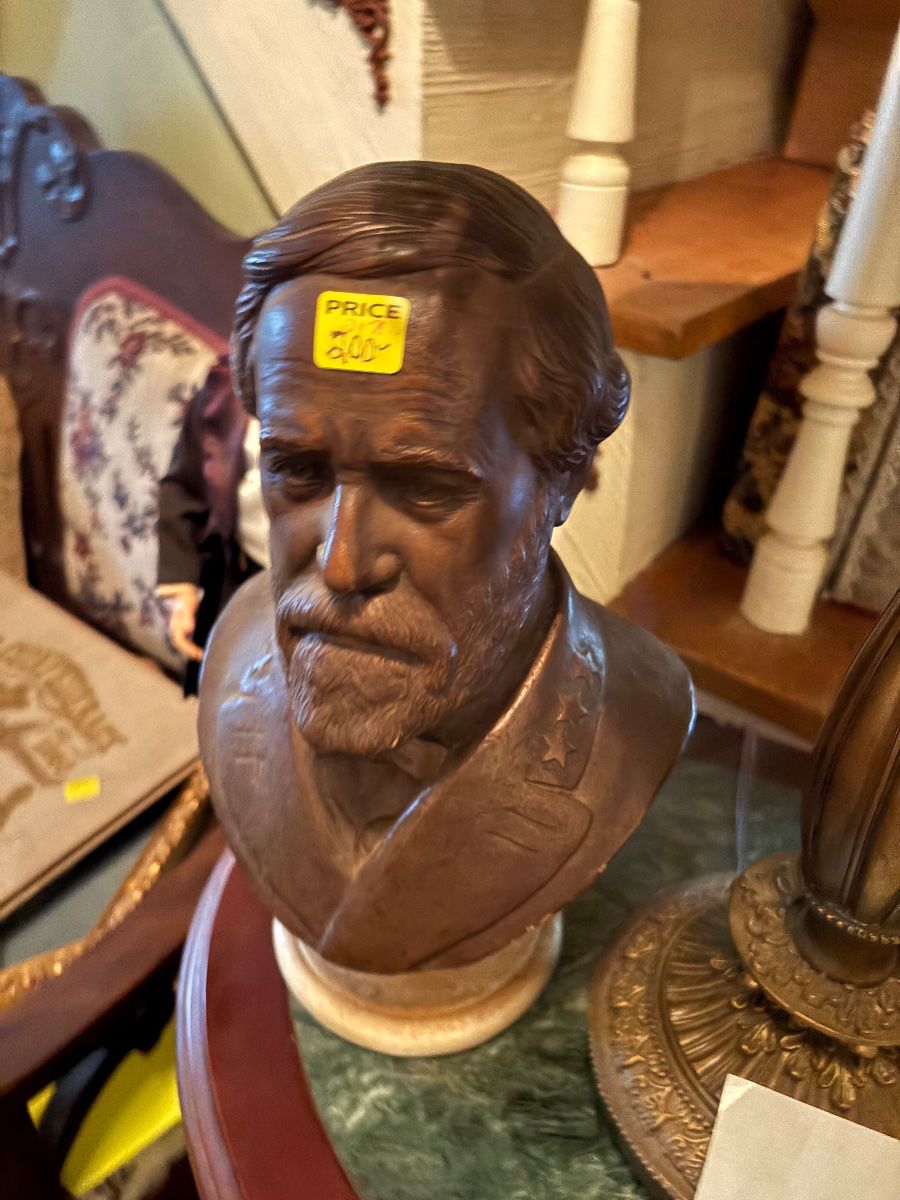 Bronze bust of Robert E. Lee on white marble base