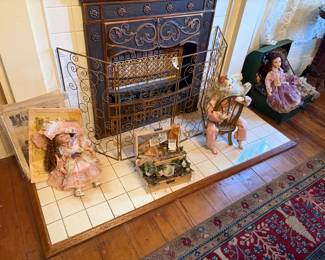 Various Victorian dolls in excellent Condition 