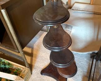 4-TIER PLANT STAND