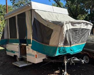 Lot #36 Fleetwood Pioneer Columbia Pop-Up Camper Trailer Coleman Fold-Out Tent RV with Clear Title