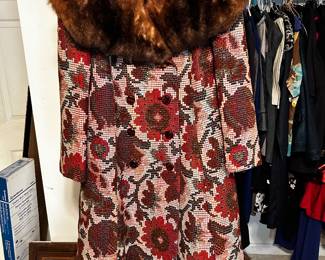 BEAUTIFUL LADIES COAT WITH FUR COLLAR. $65.