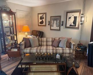 there is a matching chair for this vintage sofa