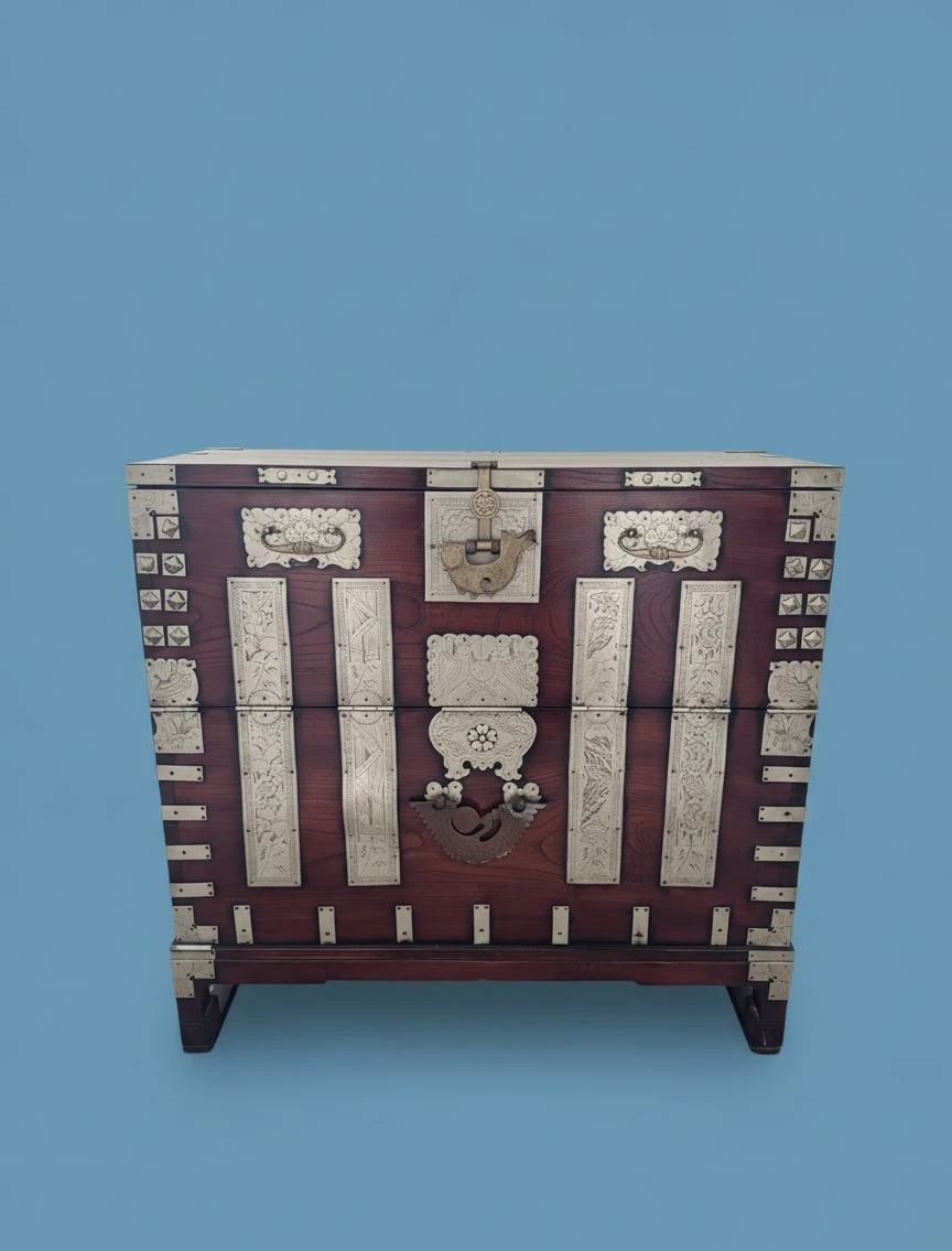 Antique Korean Bandaji Chest, Pyongyang Province, Joseon Dynasty second image