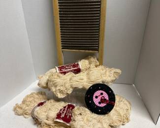 Yarn & Primitive Decor