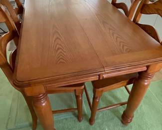 Traditional Style Dining Table and Chair Set