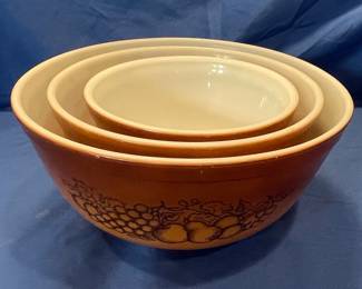 Pyrex Old Orchard Mixing Bowl Set