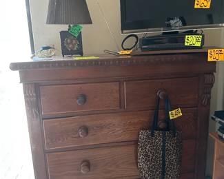 Stand Up Chess of Drawers, Television, Lamp