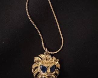 Vintage Gold Lion Head Pendant Necklace with Sapphire Eyes